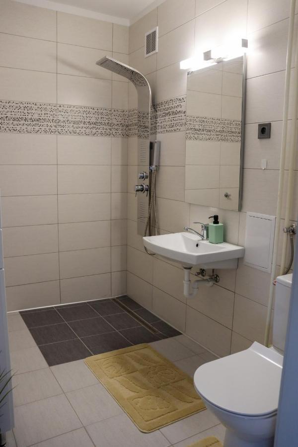 Krisztina Apartman Apartment Salgotarjan Exterior photo