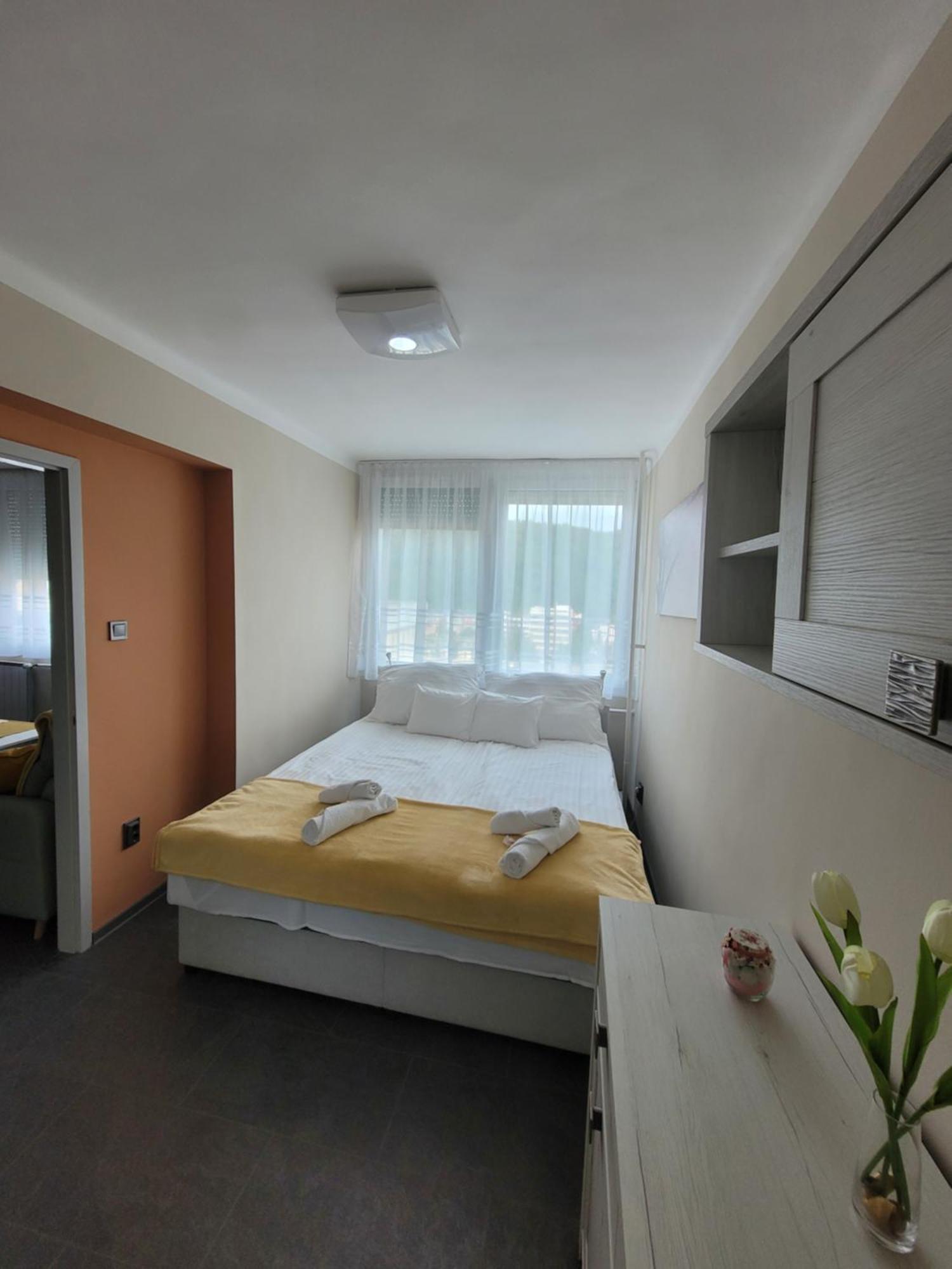 Krisztina Apartman Apartment Salgotarjan Exterior photo